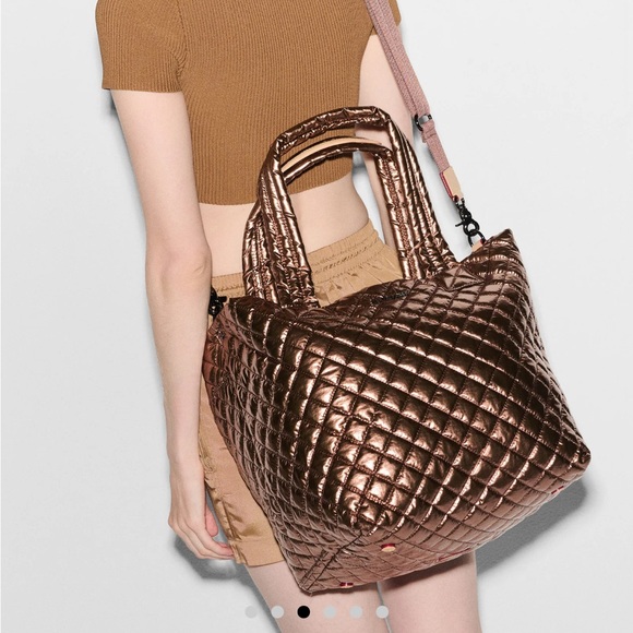 NEW - Copper Metallic Lacquer Medium
Metro Tote Deluxe - Picture 3 of 4